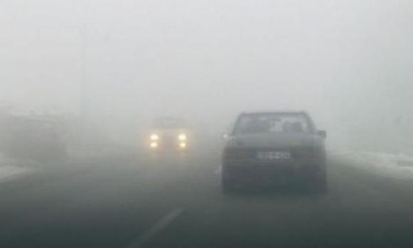 PUTEVI: Poledica i magla usporavaju saobraćaj