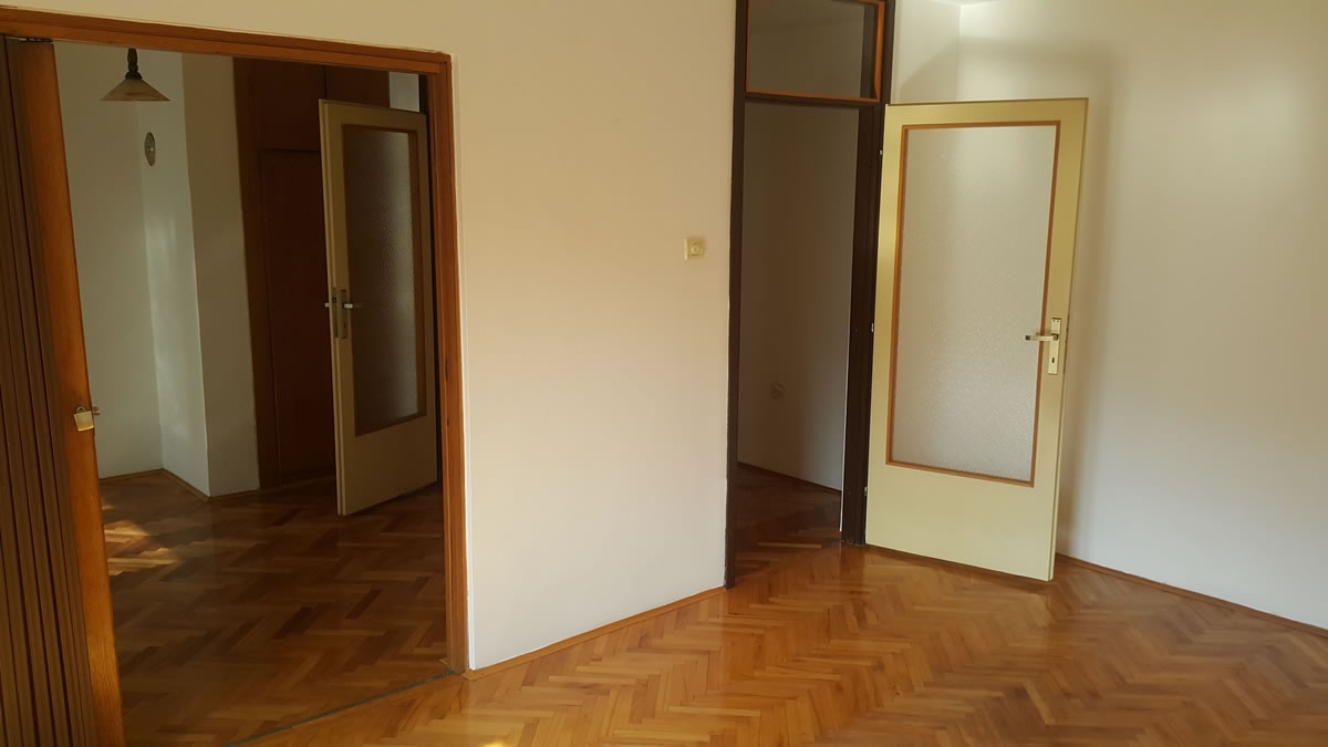 OGLAS: Iznajmljujem dvosoban stan u naselju "Pijeskovi" (FOTO)