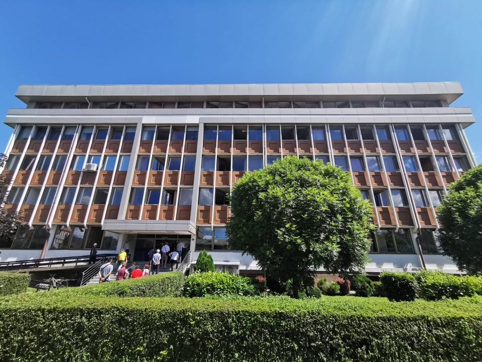 Zašto Republika Srpska zaštitne maske i odijela plaća 10 umjesto 5 miliona KM?! Gdje nestaje razlika?