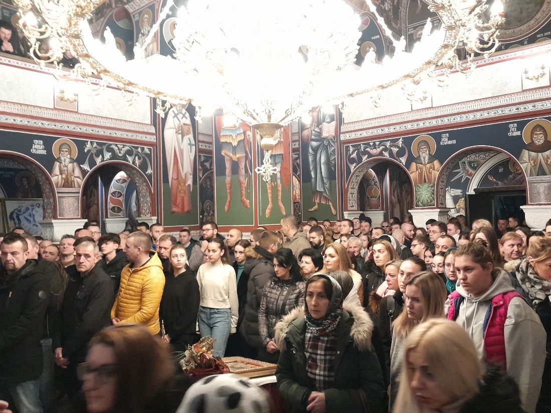O BOŽIĆU 2023. U DOBOJU: Vjerni narod uz svoju crkvu. (FOTO) (VIDEO)