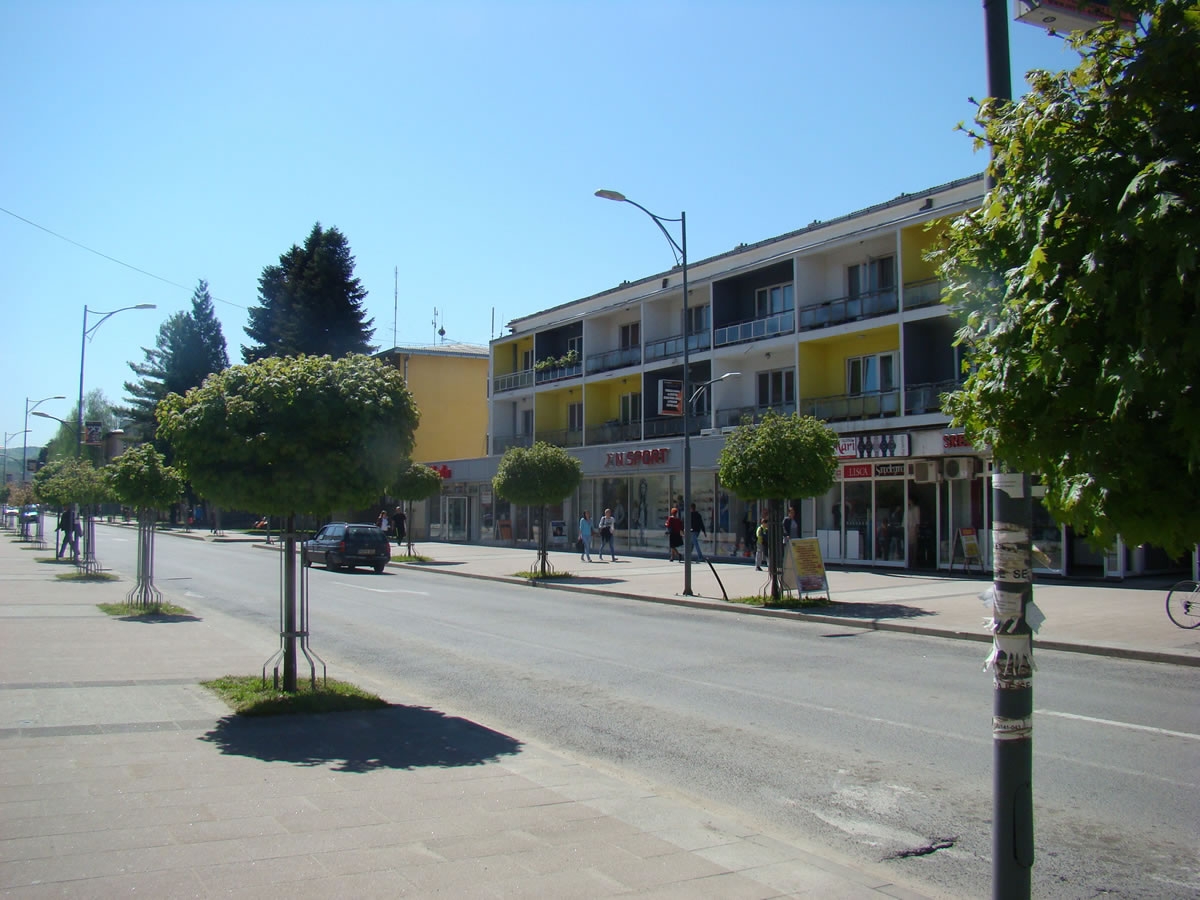 NOVE MJERE: U Srpskoj se zatvaraju škole, kafići, tržni centri i frizerski saloni na sedam dana