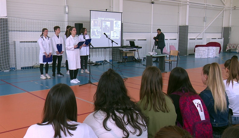 DOBOJ: Učenici Medicinske škole obilježili Dan sjećanja na žrtve Jasenovca (VIDEO)