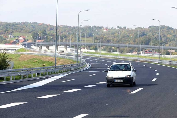PUTEVI: Nesmetano odvijanje saobraćaja uz slabiju frekvenciju vozila