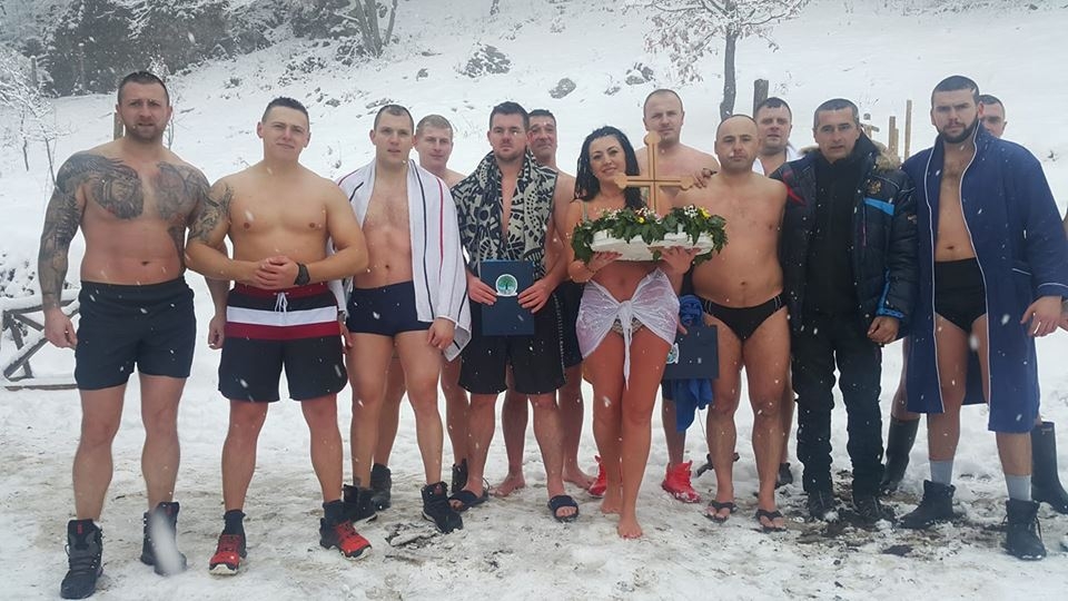 DOBOJ: Valentina Vukotić prva doplivala do Časnog krsta (VIDEO) (FOTO)