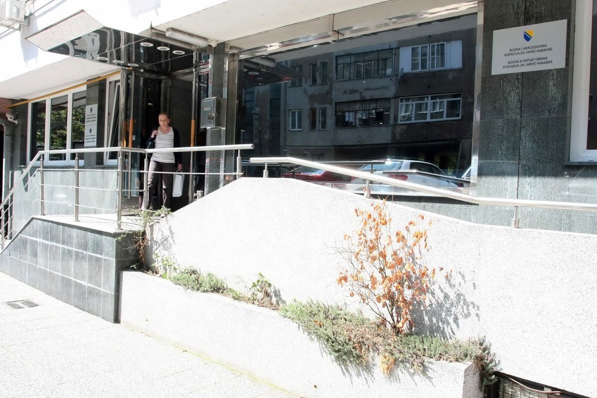 PORAZAN IZVJEŠTAJ O REFORMI JAVNE UPRAVE: "BiH ima više članova komisija nego osoblja"