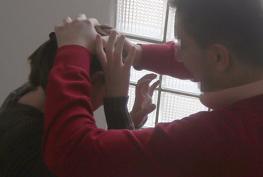 Doveden na psihijatriju nakon NASILJA U PORODICI, pa tokom noći u TOALETU NAPAO mladu pacijentkinju