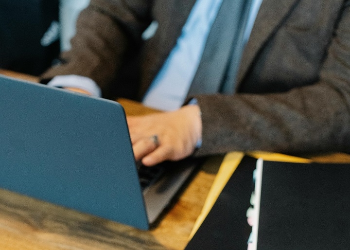 Advokati u Srbiji od danas obustavljaju rad na mjesec dana