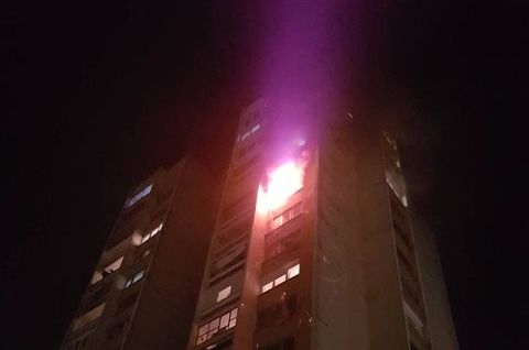 POŽAR U DOBOJU: Nema povrijeđenih u požaru u soliteru (VIDEO)