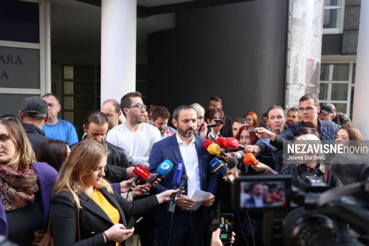 PROTEST NOVINARA: Nećemo nijemo posmatrati kako se ugrožavaju medijske slobode