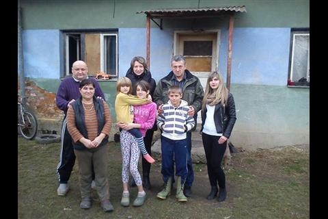 STANARI: Paketi pomoći za socijalno ugroženu porodicu Demonjić