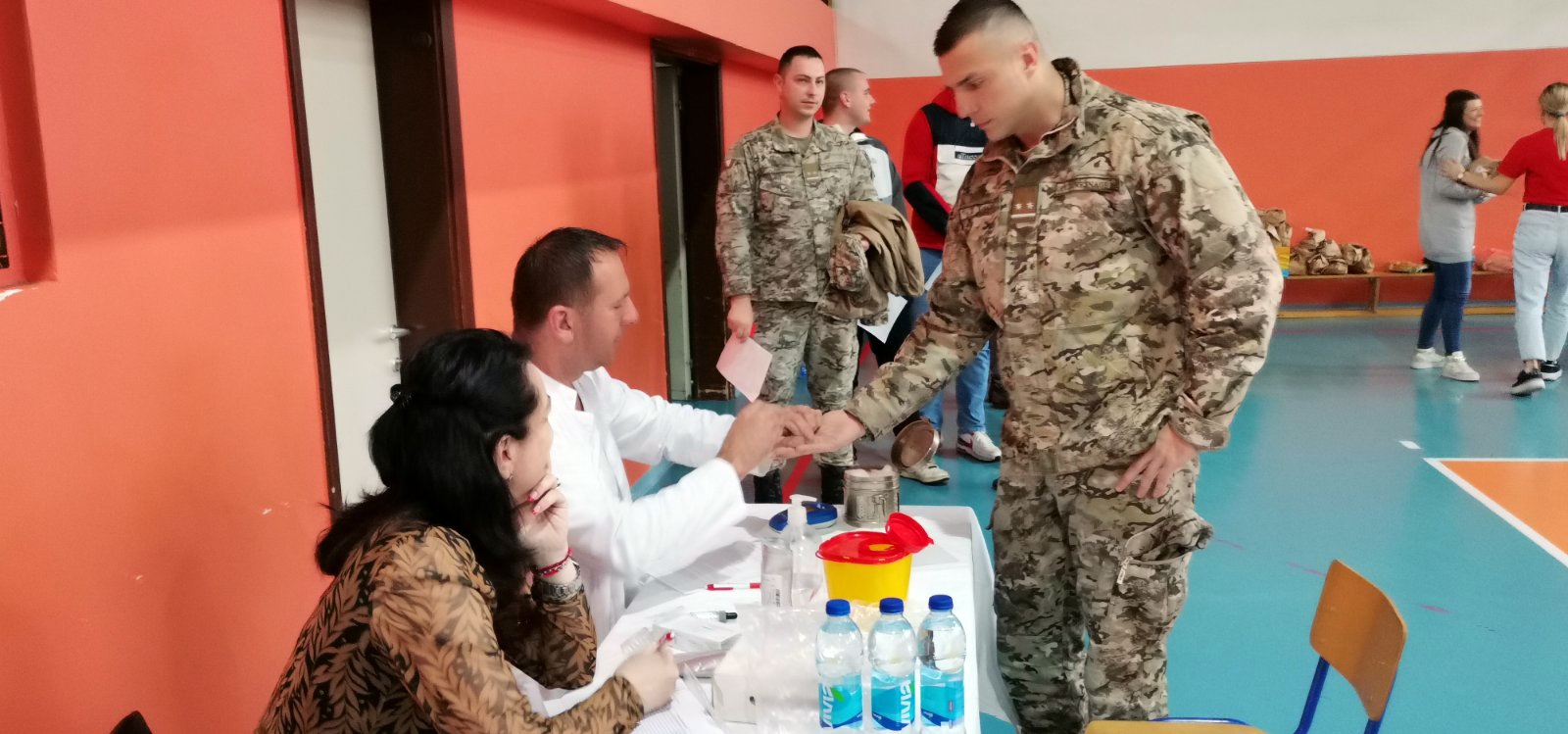 DOBOJ: Održana prva ovogodišnja akcija dobrovoljnog davanja krvi – odazvali se prosvjetari, vojnici i sportisti