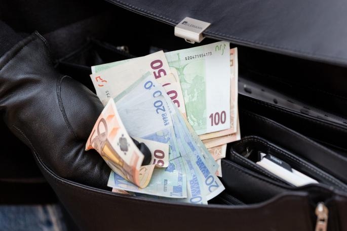 DOBOJ: Uhapšene 2 osobe zbog krađe veće količine novca