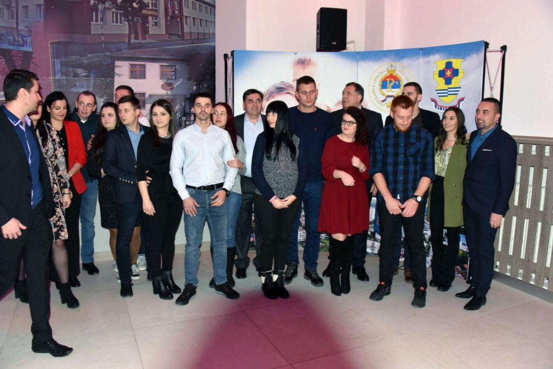 DOBOJ: Uručeni ključevi stanova mladim bračnim parovima (VIDEO)