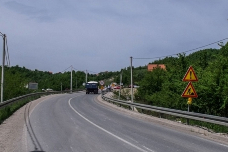 PUTEVI: Zabrana saobraćaja za teretna vozila na više dionica