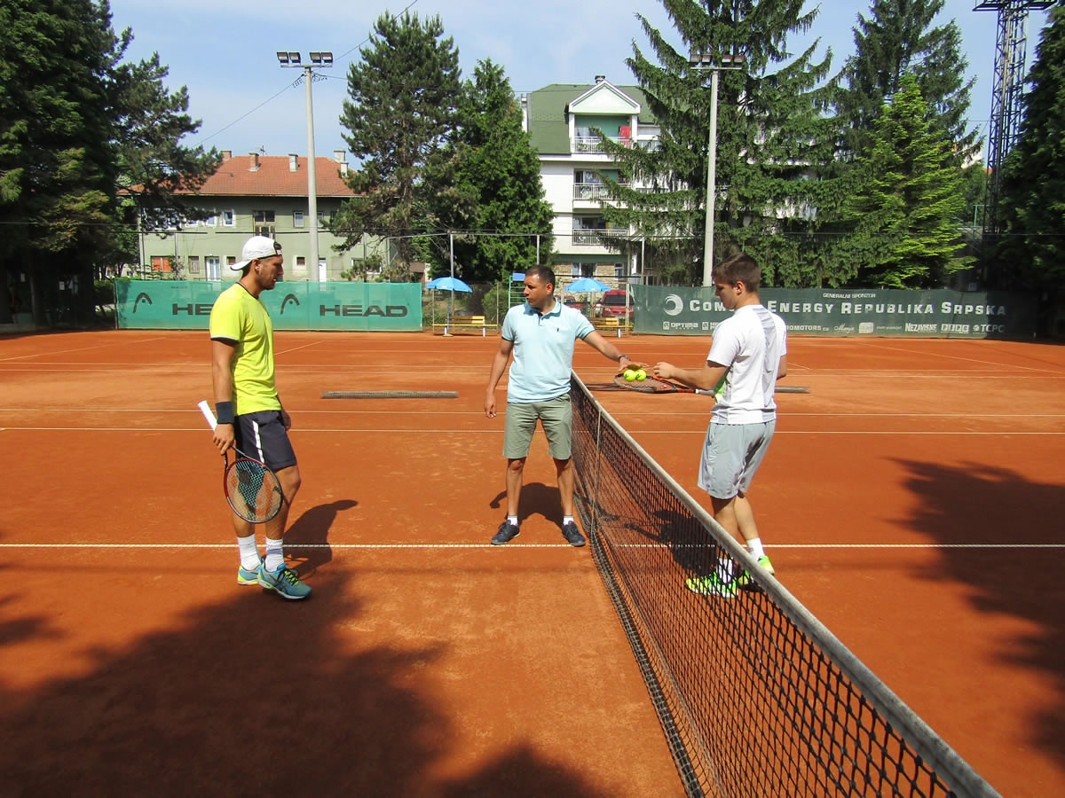 DOBOJ: Otvoren teniski turnir "Doboj OPEN 2017" (FOTO)