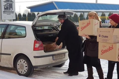DOBOJ: Kolo srpskih sestara povodom Božića poklonilo kolače narodnoj kuhinji