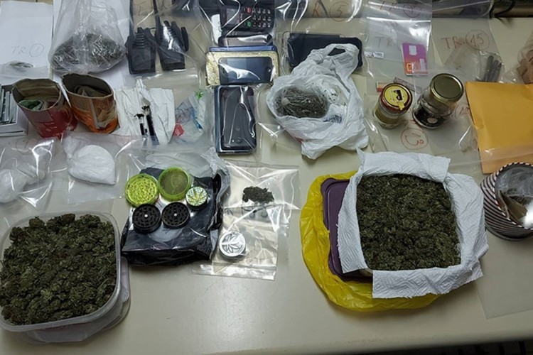 DOBOJ: Kod bračnog para pronađen kilogram i po droge, municija i novac