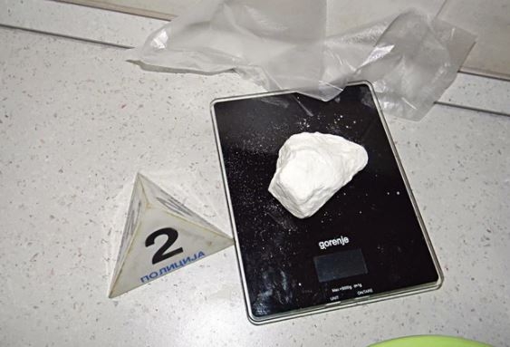 DOBOJ: Prilikom pretresa u porodičnoj kući pronađena veća količina droge