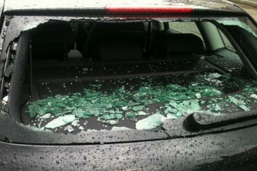 DOBOJ: Razbijeno vjetrobransko staklo na "pasatu"