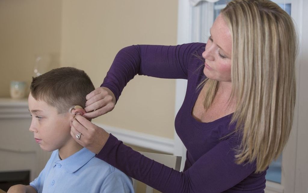 FZO RS finansira kohlearne implantate za djecu s oštećenim sluhom