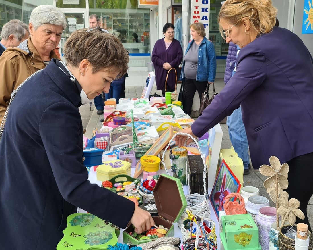 DOBOJ: Prodajnom izložbom obilježen Svjetski dan mentalnog zdravlja