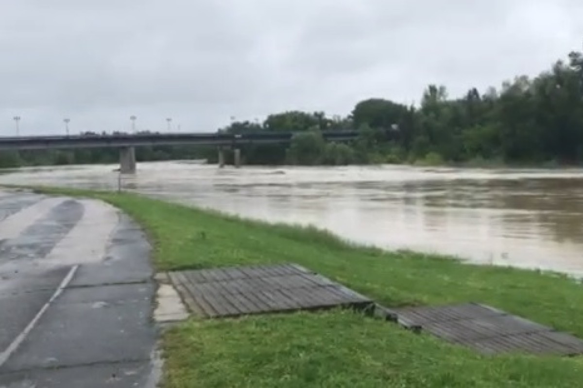Zatvoreni granični prelazi Kostajanica i Kozarska Dubica zbog poplava, preporučuje se izbjegavanje prelaza Novi Grad-Dvor na Uni