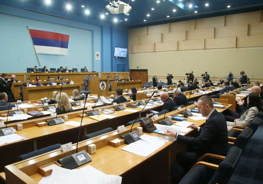 USVOJEN PORODIČNI ZAKON Znatno unapređena zaštita prava i interesa djeteta