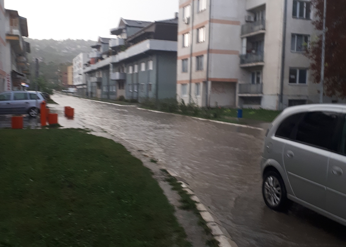 OKOM KAMERE: Voda dođe i ode, kao i pamćenje Dobojlija (FOTO)