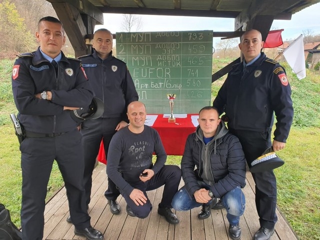 DOBOJ: Tim Policijske uprave najbolji u gađanju iz pištolja