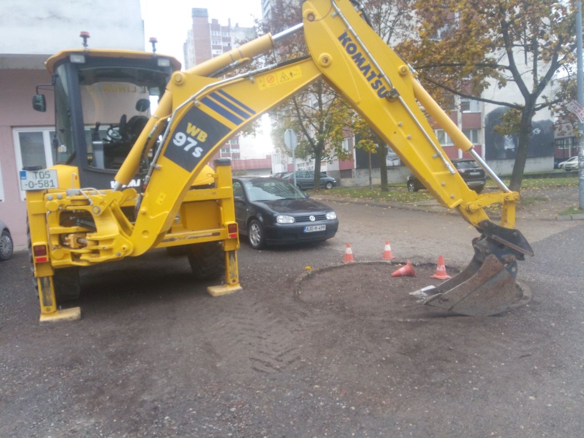 POUKA DOBOJSKIM EKOLOŠKIM NEZNALICAMA: Gde god nađeš zgodno mesto tu drvo posadi. (FOTO)