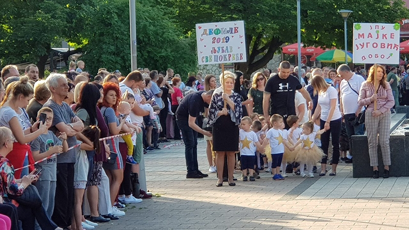 OKOM KAMERE: Defile obdaništa JPU „Majke Jugović” (VIDEO)