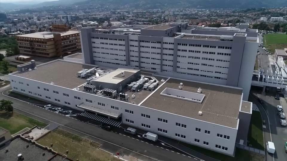 Zabrana posjeta pacijentima na UKC RS zbog povećanog broja respiratornih infekcija