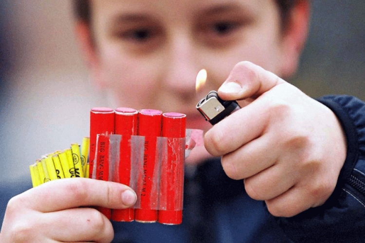 DOBOJ: Maloljetnik zadobio teške povrede šake upotrebom pirotehnike