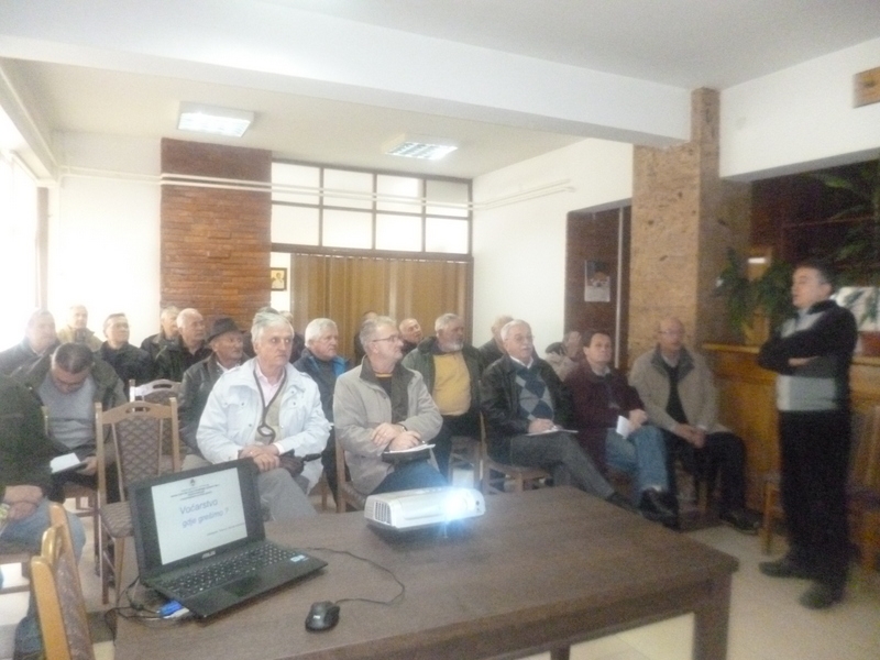 ZA DOBOJSKE PENZIONERE Počeo kurs iz voćarstva
