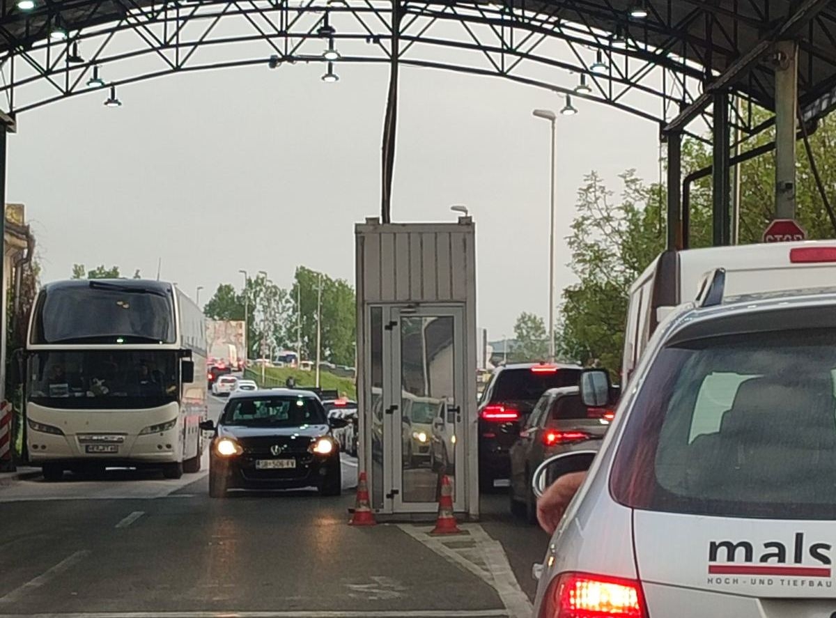 PUTEVI: Nesmetano odvijanje saobraćaja, gužva na granici sa Hrvatskom