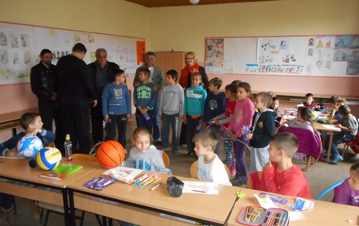 DOBOJ: Savjet mladih i Forum žena PDP posjetili školu u Donjem Pridjelu