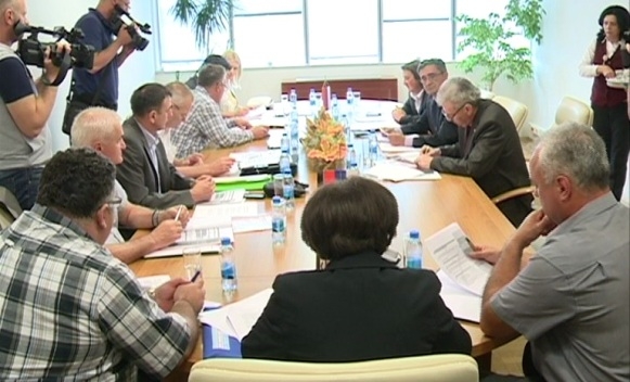 SOCIJALNI PARTNERI BEZ DOGOVORA: Zapeli kod naknada za noćni rad (VIDEO)