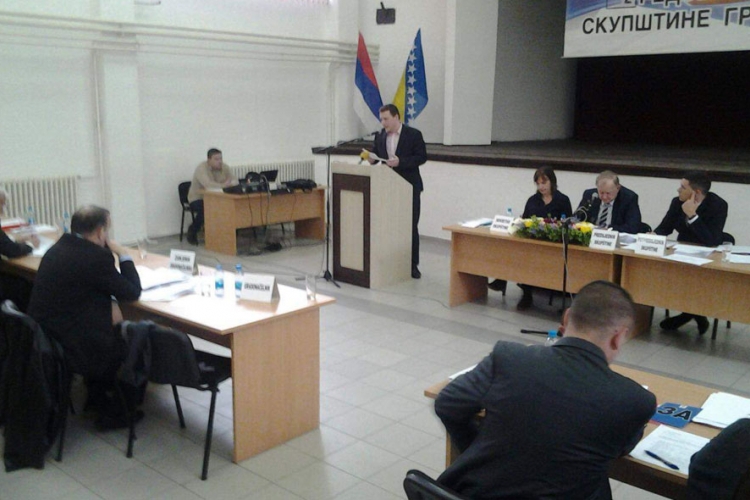 DOBOJ: I funkcionerima se mora srezati plata