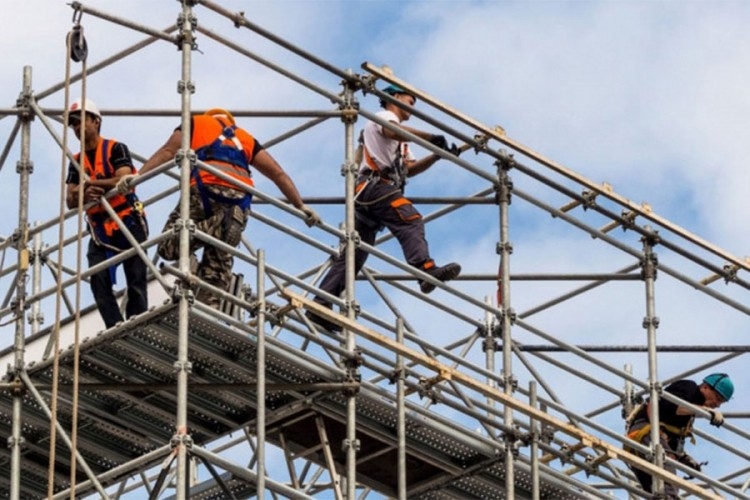 DOBOJ: Radnik teško povrijeđen prilikom pada sa skele