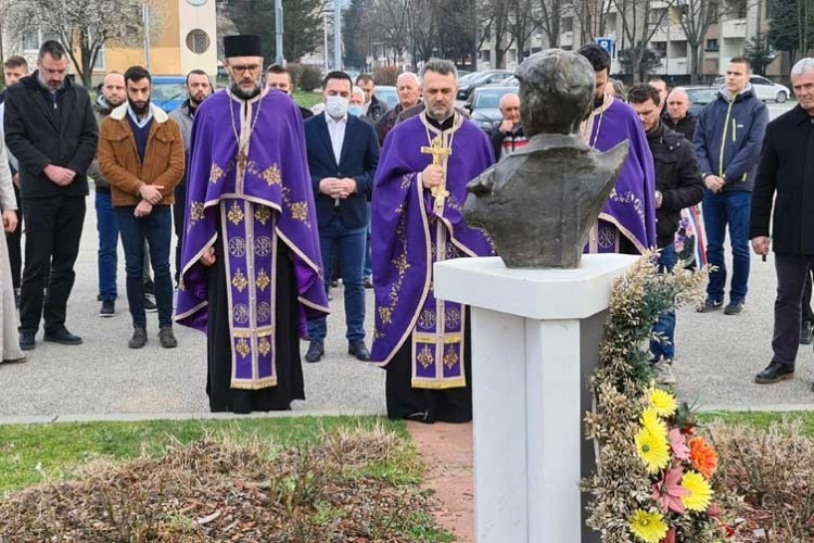 DOBOJ: Služen parastos najmlađem odlikovanom borcu Srpske Spomenku Gostiću