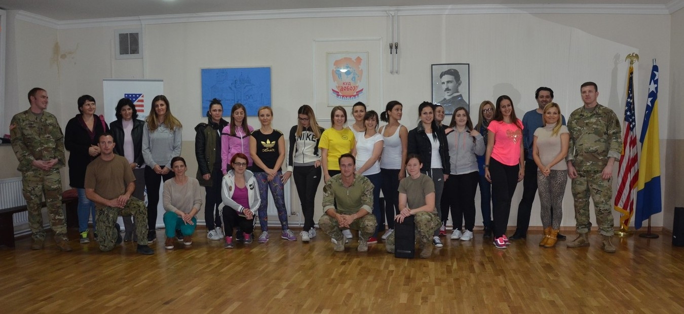 PRIPADNICI SPECIJALNIH SNAGA AMERIČKE VOJSKE ODRŽALI TRENING: "Samoodbrana za žene"