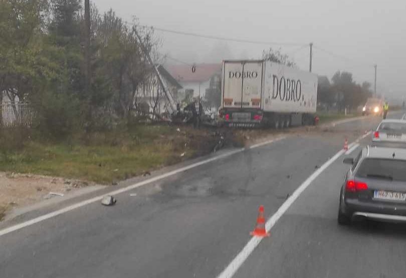 Teška nesreća kod Žepča: Poginula jedan osoba, dvoje povrijeđeno