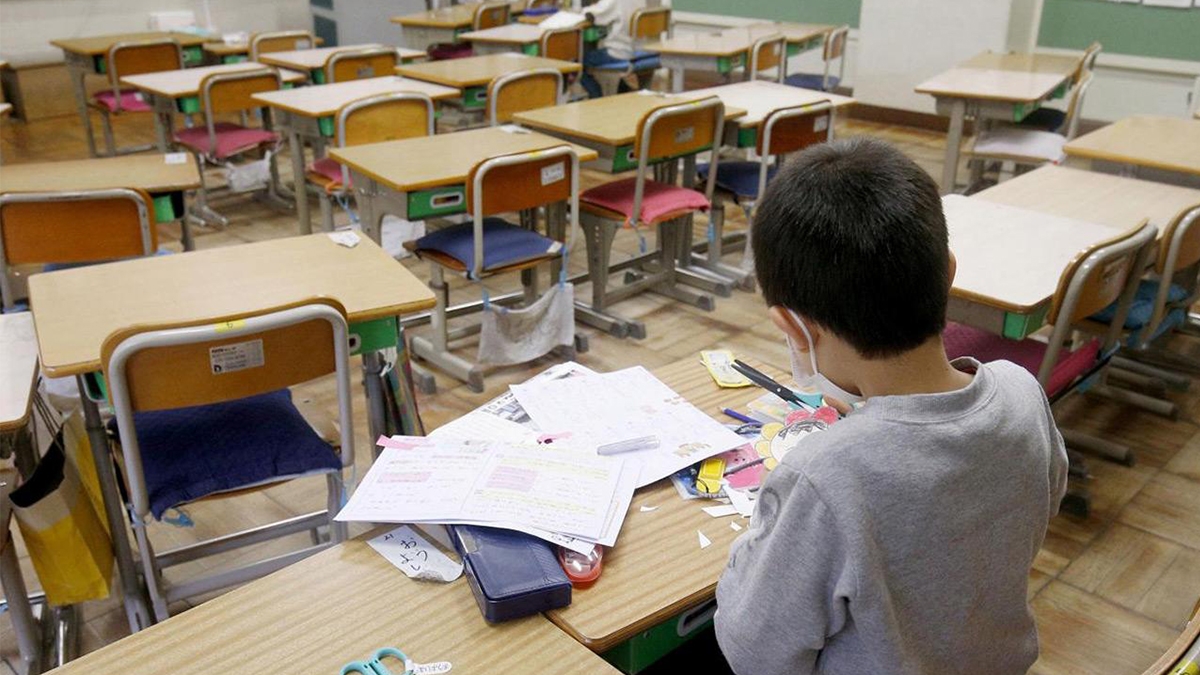 PITAMO: Ko će nam učiti djecu?