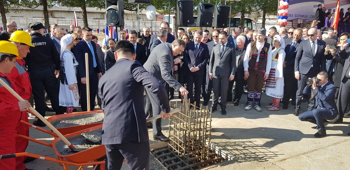 DOBOJ: Dodik i ambasador Kine položili kamen temeljac za novu bolnicu (VIDEO)