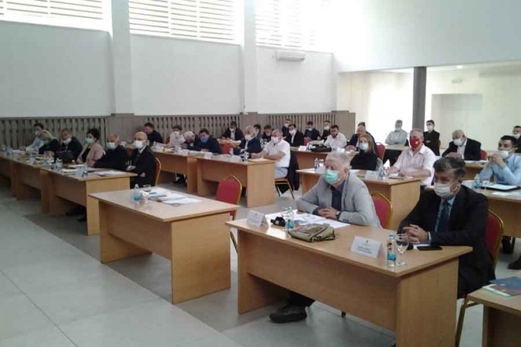 DOBOJ: Skupština na kamatama štedi 350.000 KM (VIDEO)