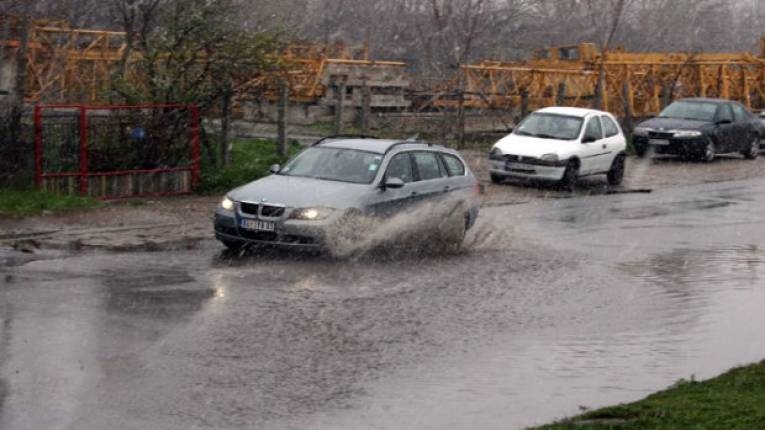 PUTEVI: Izlila se voda na ulazu u Čelinac