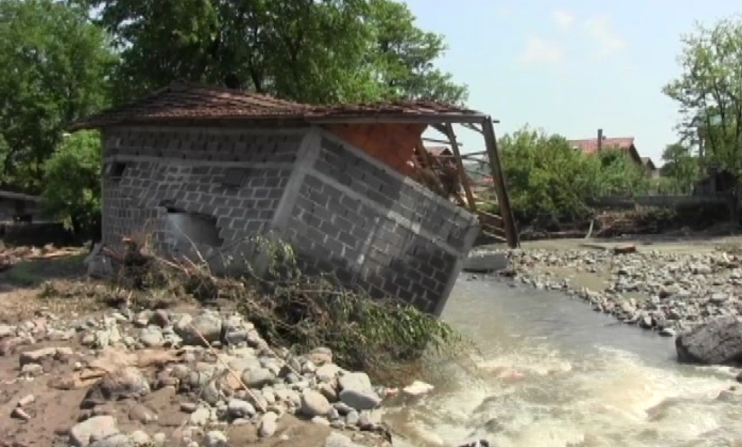 PETROVO: Mještani saniraju štetu od nevremena, načelnik traži pomoć (VIDEO)
