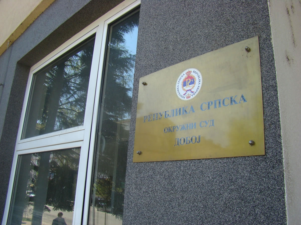 DOBOJ: Potvrđena optužnica protiv lica iz Modriče zbog razbojništva i neovlašćenog držanja oružja