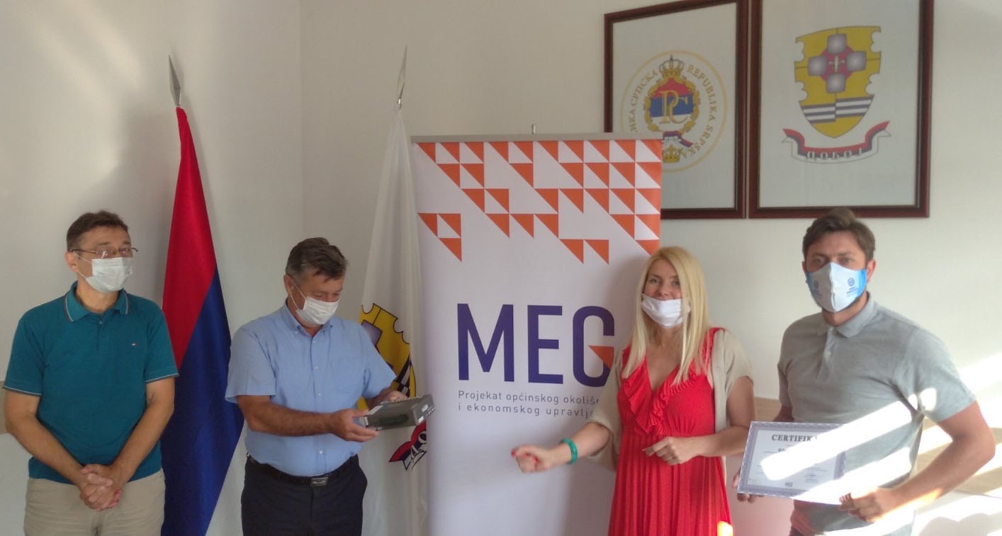 DOBOJ: Uručen GPS uređaj i sertifikati za službenike Gradske uprave