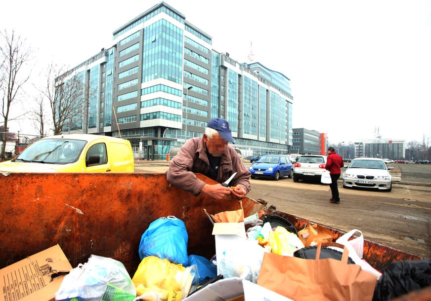 ZAŠTO NEMA KLASNE BORBE: Radnici ćute, trpe i odlaze, vlasnici kapitala se bogate, a političari igraju rata